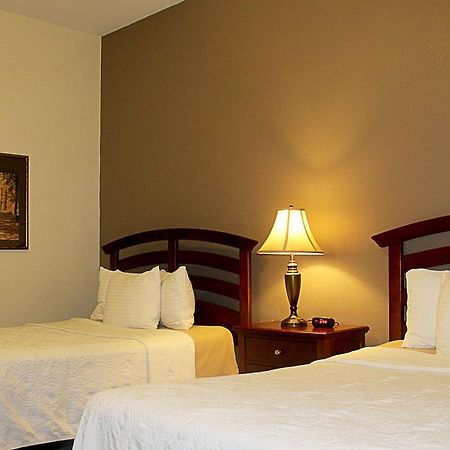 Crystal Springs Inn And Suites Towanda Buitenkant foto