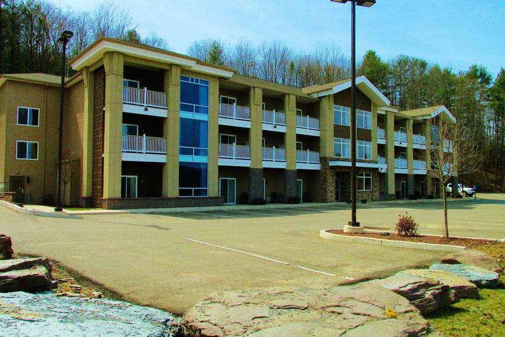Crystal Springs Inn And Suites Towanda Buitenkant foto
