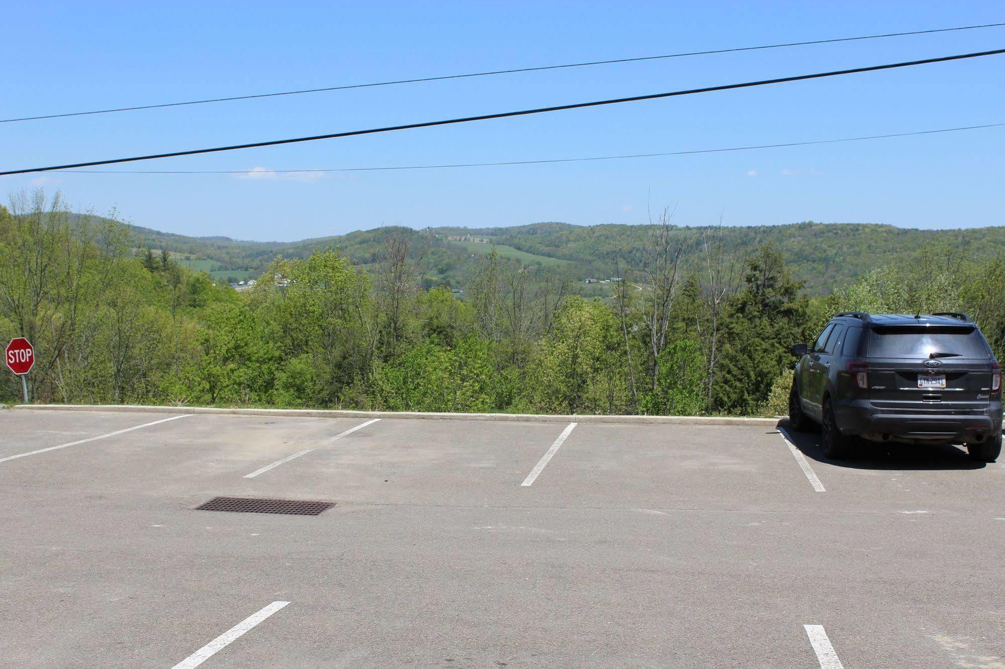 Crystal Springs Inn And Suites Towanda Buitenkant foto