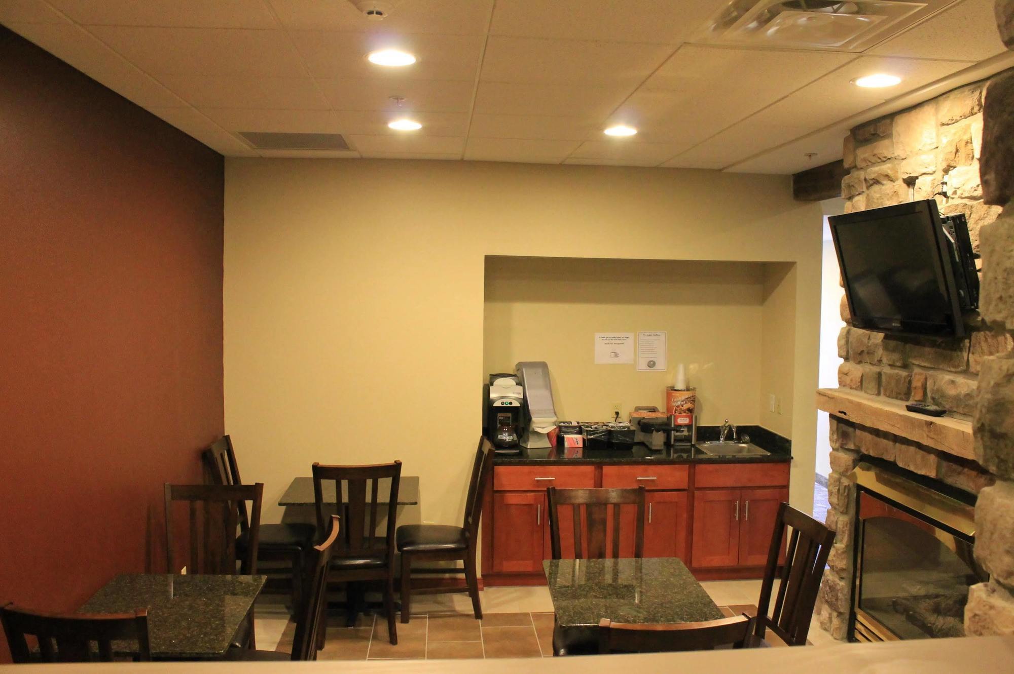 Crystal Springs Inn And Suites Towanda Buitenkant foto